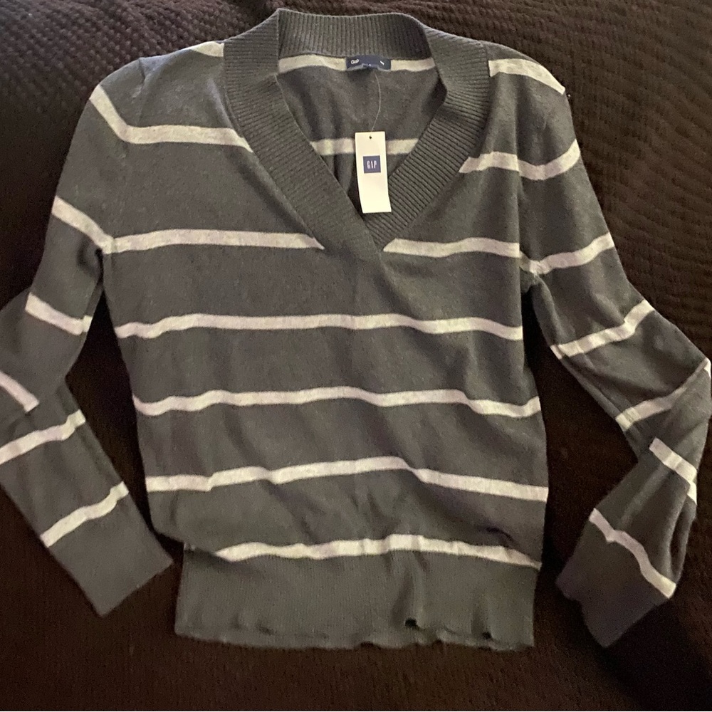GAP sweater